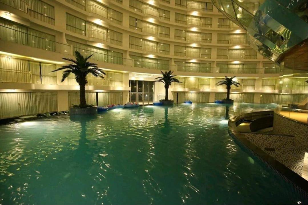 7 Star Weekend Studio At Rajhans Belliza By Global Hospitality Сурат Екстер'єр фото